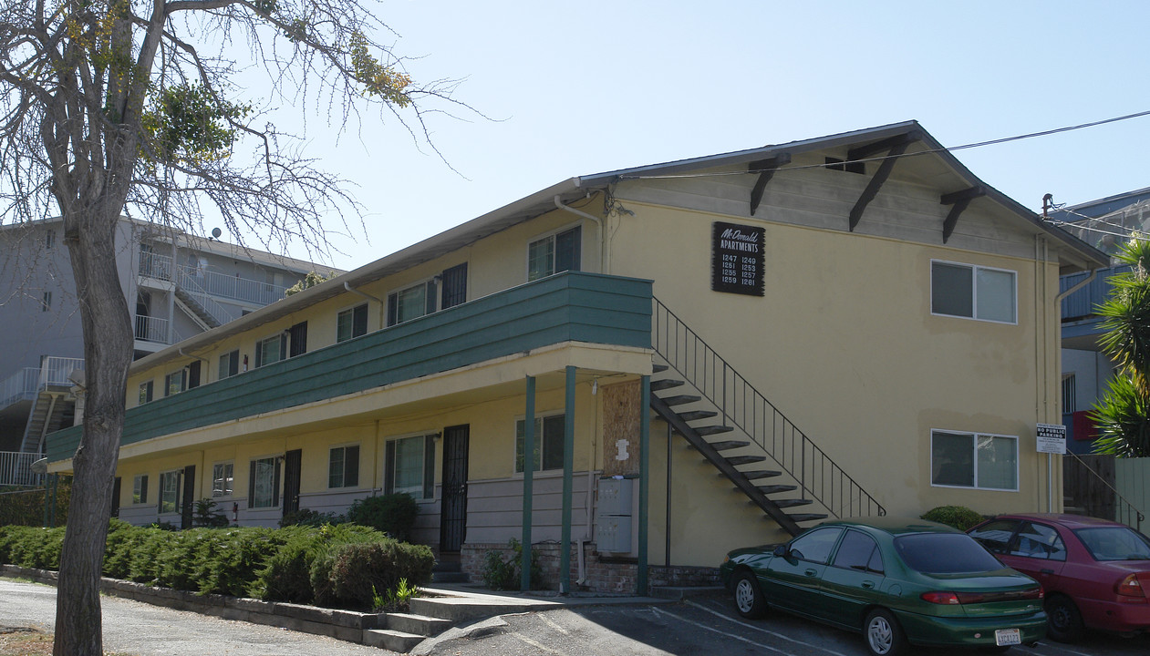 1247-1261 E St in Hayward, CA - Building Photo