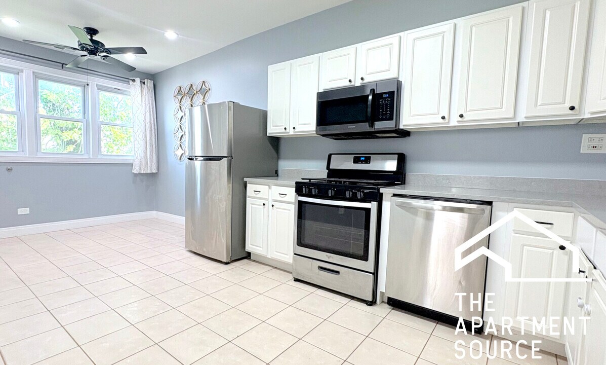 3927 N Whipple St, Unit 2 in Chicago, IL - Building Photo