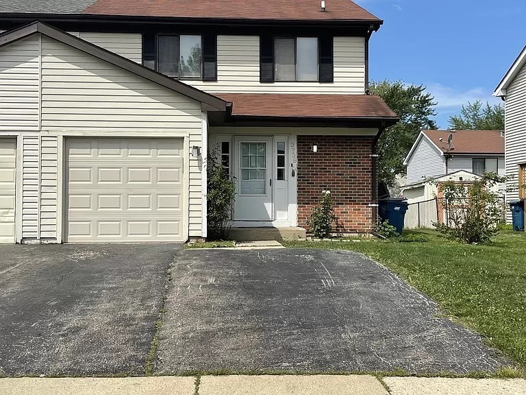 3738 Dory Cir E in Hanover Park, IL - Foto de edificio