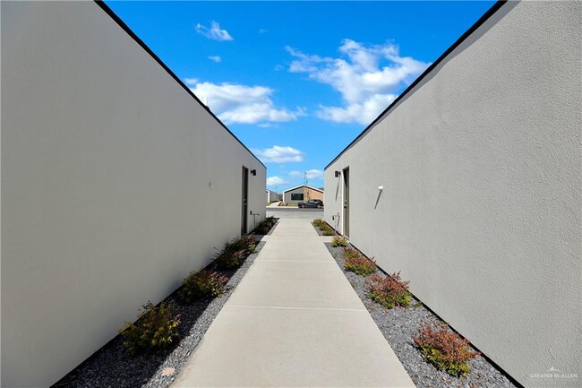 12 East St in McAllen, TX - Building Photo - Building Photo