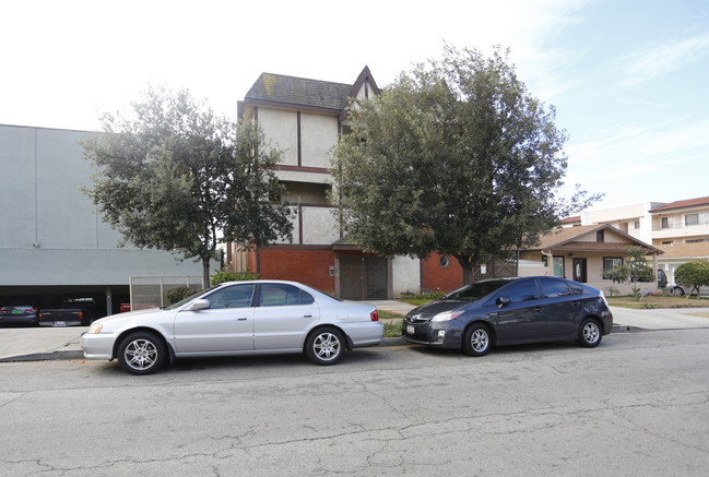 458 W Elk Ave in Glendale, CA - Foto de edificio - Building Photo