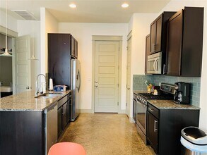 1013 Lambie St in Austin, TX - Building Photo - Building Photo