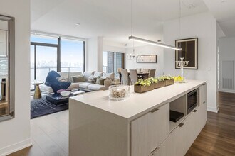 Two St. Thomas Yorkville Rental Living in Toronto, ON - Building Photo - Building Photo