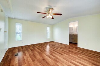 8804 Baker St in Santa Fe, TX - Building Photo - Building Photo