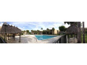 8025 SW 107th Ave in Miami, FL - Building Photo - Building Photo