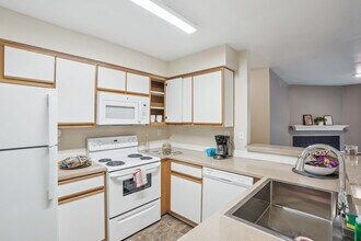 Stratford Apartments in Beaverton, OR - Foto de edificio - Building Photo