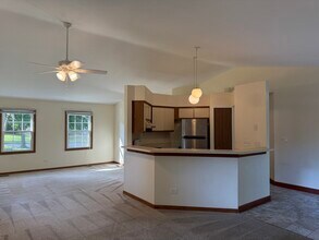 1335 Fountain Green Dr in Crystal Lake, IL - Foto de edificio - Building Photo