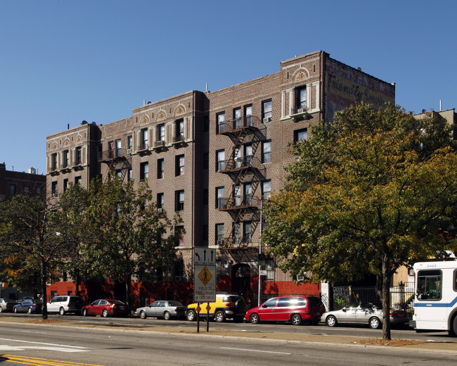 2584 Creston Ave in Bronx, NY - Foto de edificio - Building Photo