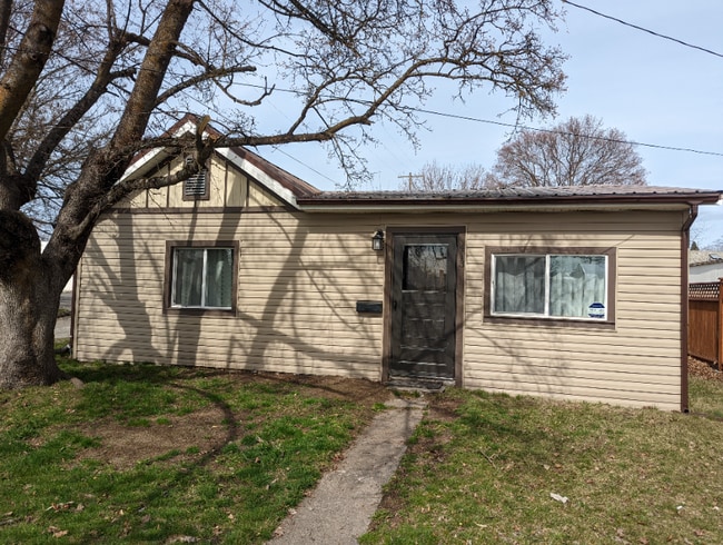 property at 413 E Walnut Ave