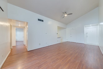 4004 Atrium Dr in Orlando, FL - Foto de edificio - Building Photo