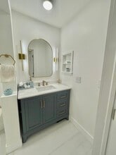 441 SE 10th St, Unit D105 in Dania Beach, FL - Foto de edificio - Building Photo