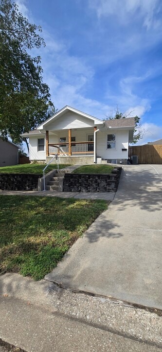 4217 S 49th St in Lincoln, NE - Building Photo