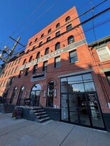 190 Christopher Columbus Dr in Jersey City, NJ - Building Photo
