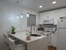 2024 SE 27th Dr, Unit 204C in Homestead, FL - Building Photo
