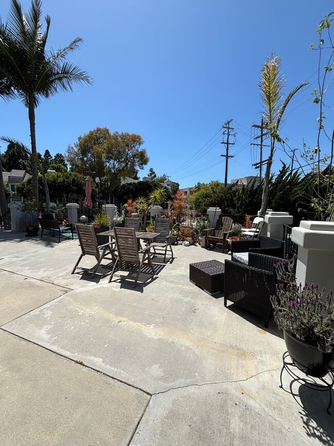 7851 W Talbert St in Los Angeles, CA - Building Photo - Building Photo