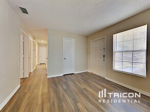 1201 Windsor Cir in Brandon, FL - Building Photo - Building Photo
