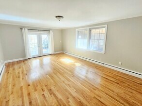 24 Fayette St, Unit 1 in Boston, MA - Foto de edificio - Building Photo