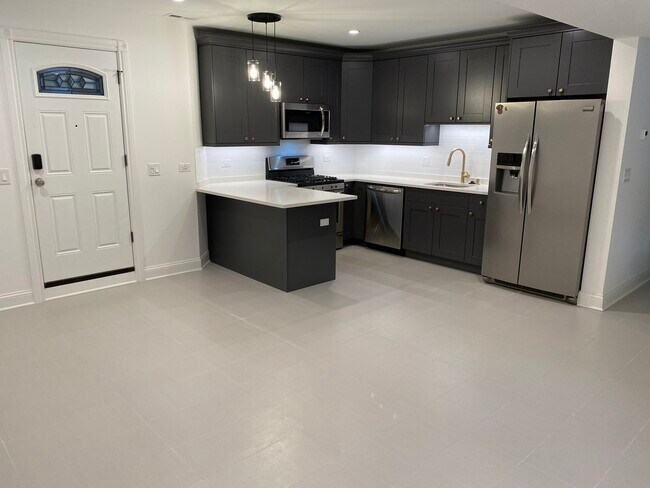 1114 N Hoyne Ave in Chicago, IL - Building Photo - Building Photo