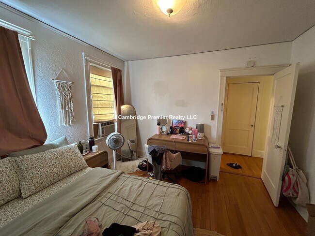 172 Norfolk St, Unit 3 in Cambridge, MA - Foto de edificio - Building Photo