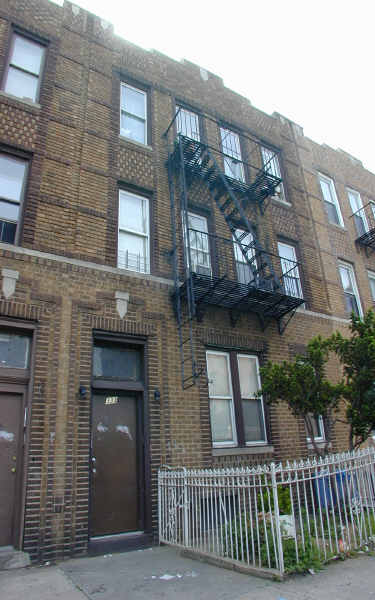 333 E 34th St in Brooklyn, NY - Foto de edificio