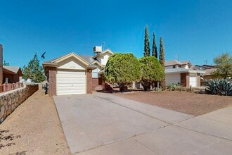 11029 Rockdale St in El Paso, TX - Building Photo - Building Photo