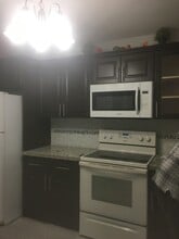 890 W 39th Pl in Hialeah, FL - Foto de edificio - Building Photo