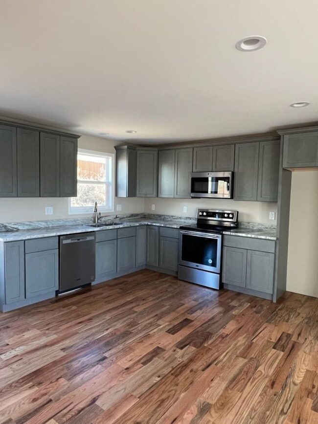 property at 220 Oak Mdw Ln