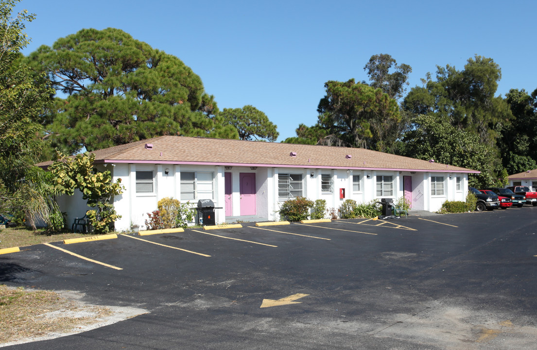 Japonica Apartments in Englewood, FL - Building Photo