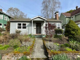 1341 SE Tenino St in Portland, OR - Building Photo