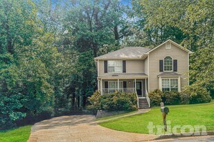 2398 June Springs Dr SW, Unit 104 in Marietta, GA - Building Photo