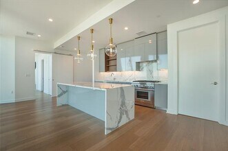 1800 N Field St in Dallas, TX - Building Photo - Building Photo