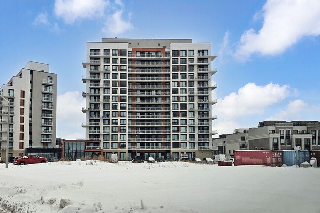 2 David Eyer Rd in Richmond Hill, ON - Building Photo - Building Photo