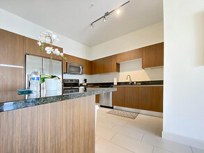 1220 E Cumberland Ave in Tampa, FL - Building Photo - Building Photo