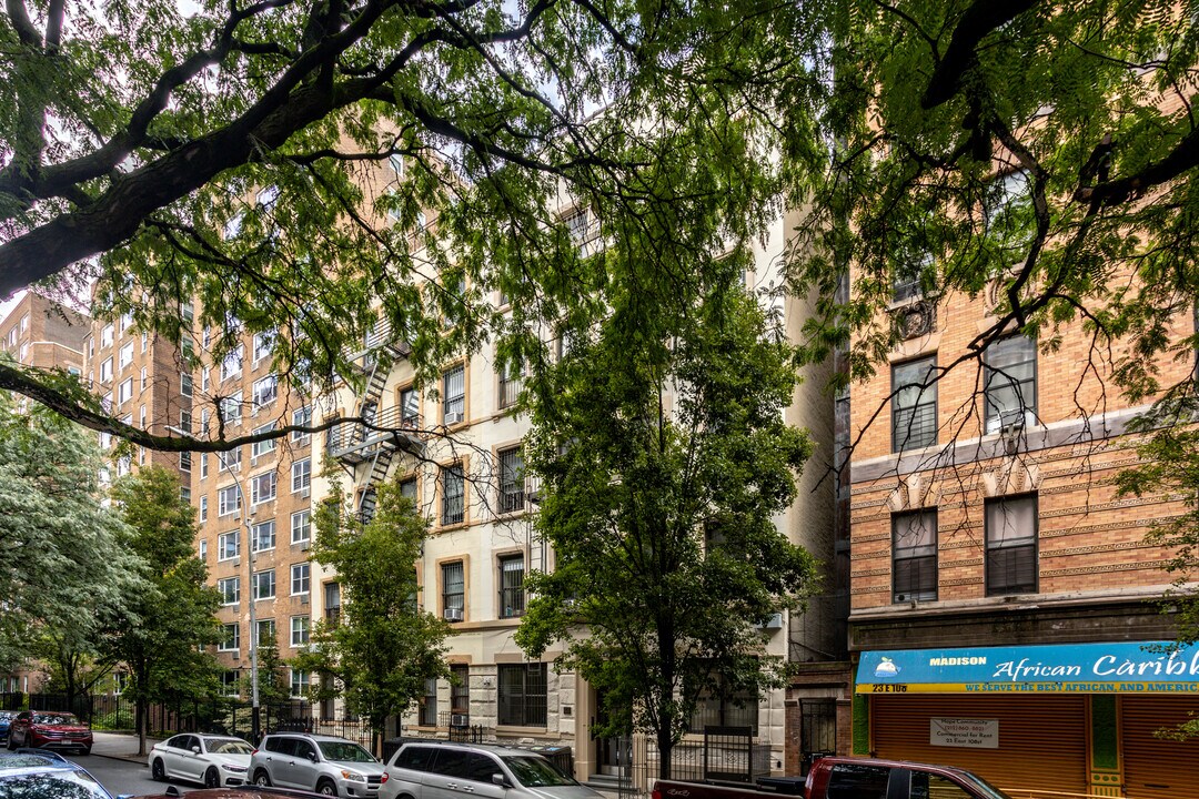 21 E 108th St in New York, NY - Foto de edificio