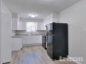 2706 Dewberry Ln in Pasadena, TX - Building Photo - Building Photo