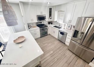 338 Magnolia St in Atlantic Beach, FL - Building Photo - Building Photo