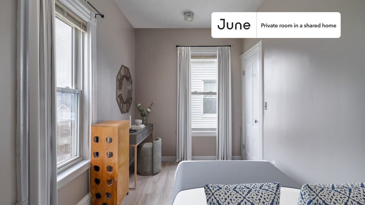Private bedroom in 5 bed/1 bath Home in Boston, MA - Building Photo