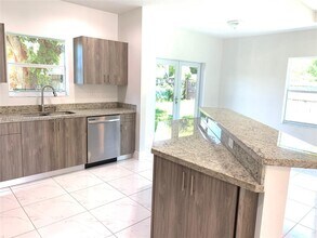 4604 SW 31st Dr in West Park, FL - Building Photo - Building Photo