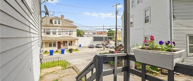 10 Phenix Ave, Unit 10 apt 1