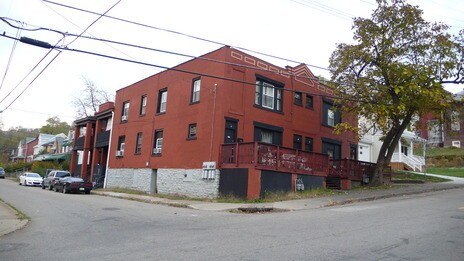149 Hazelwood Ave in Pittsburgh, PA - Building Photo