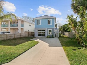 11 Comares Ave S in St. Augustine, FL - Building Photo - Building Photo
