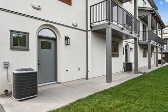 852 Anders Rd in West Kelowna, BC - Building Photo - Building Photo