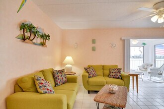 8921 Blind Pass Rd in St Pete Beach, FL - Building Photo - Building Photo