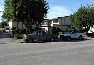 Courtyard Apartments in Sunnyvale, CA - Building Photo - Building Photo