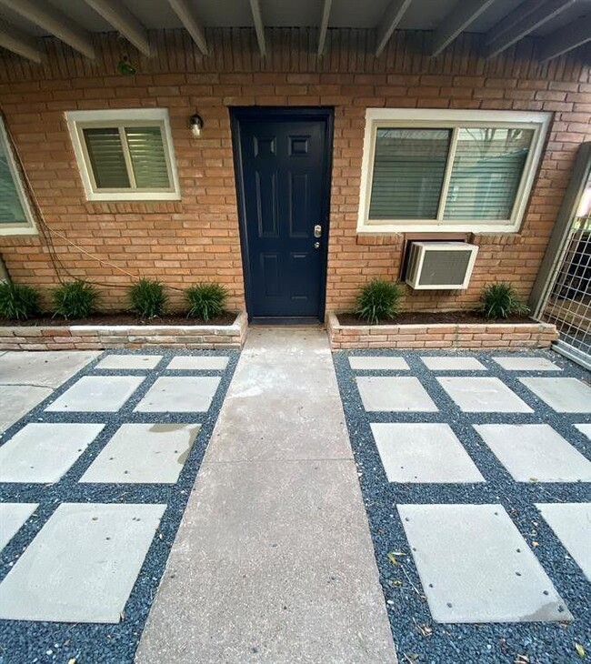 1114 Joe Annie St-Unit -4 in Houston, TX - Foto de edificio - Building Photo