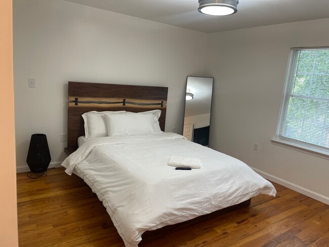 197 S 9th St, Unit Room for Rent
