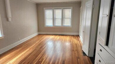 864 Nottingham Rd, Unit 12 in Grosse Pointe Park, MI - Foto de edificio - Building Photo