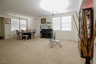8 Summit Creek Ave in North Las Vegas, NV - Building Photo - Building Photo