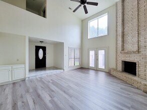 2118 Creekshire Dr in Sugar Land, TX - Building Photo - Building Photo
