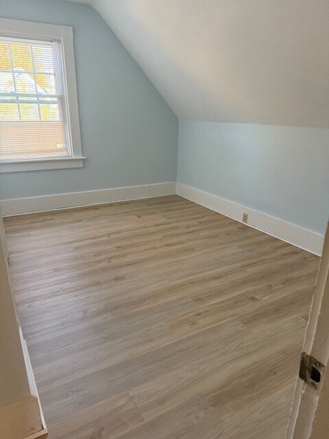 256 Lowell Ave in Newton, MA - Foto de edificio - Building Photo